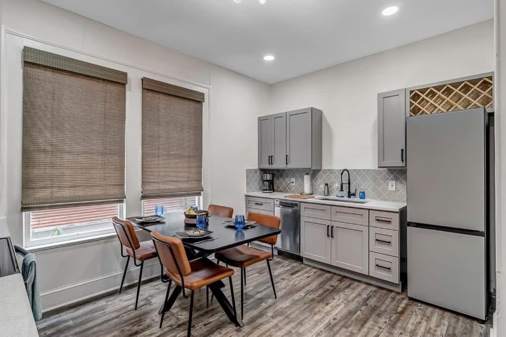 Contemporary Apartment - 5 Min To Tiaa Bank Field! Jacksonville Kültér fotó
